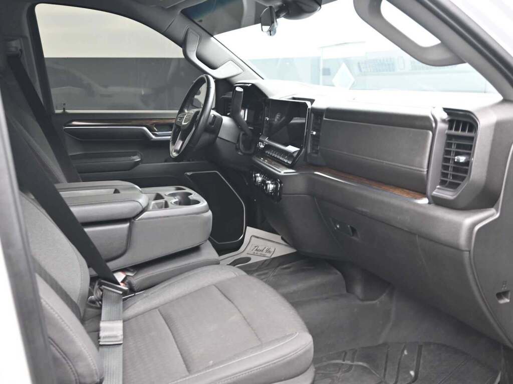 2023 GMC Sierra 1500 4WD Crew Cab Short Box SLE
