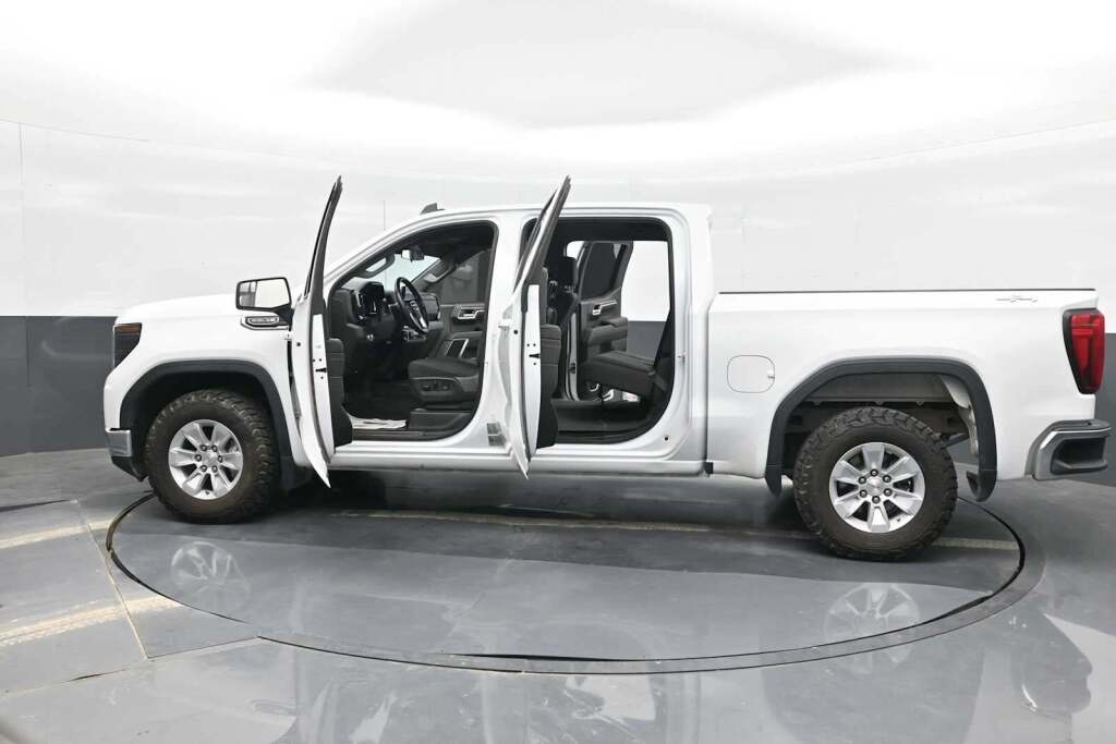 2023 GMC Sierra 1500 4WD Crew Cab Short Box SLE