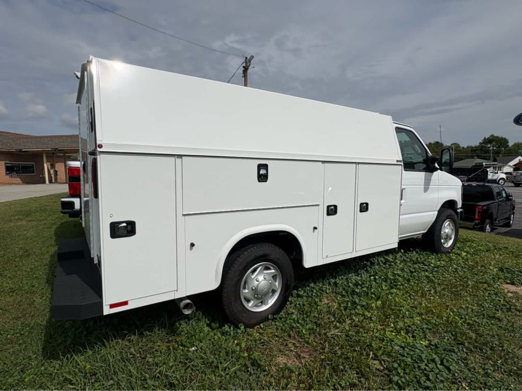 2026 Ford E-350 Cutaway 