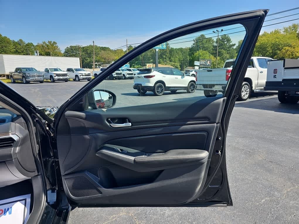 2025 Nissan Altima SV FWD