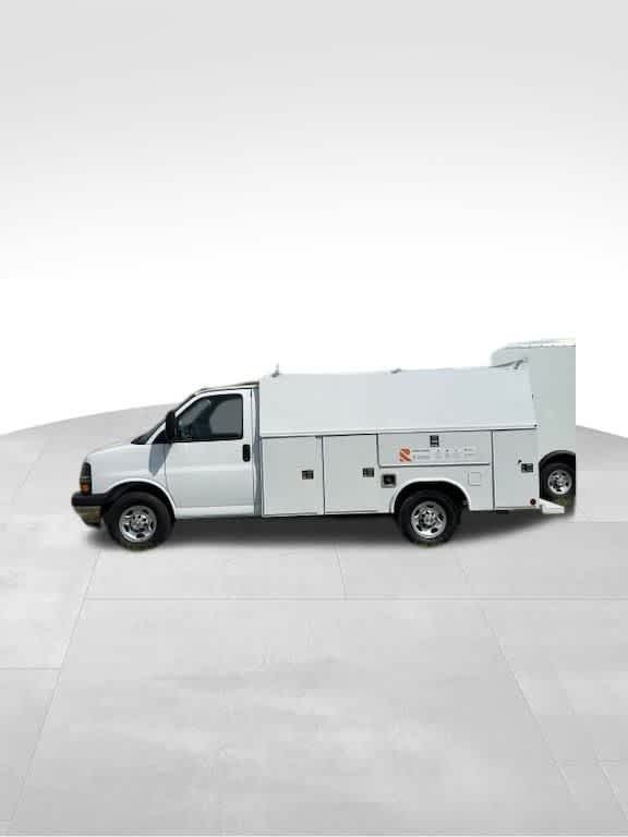 2025 Chevrolet Express Cutaway Work Van