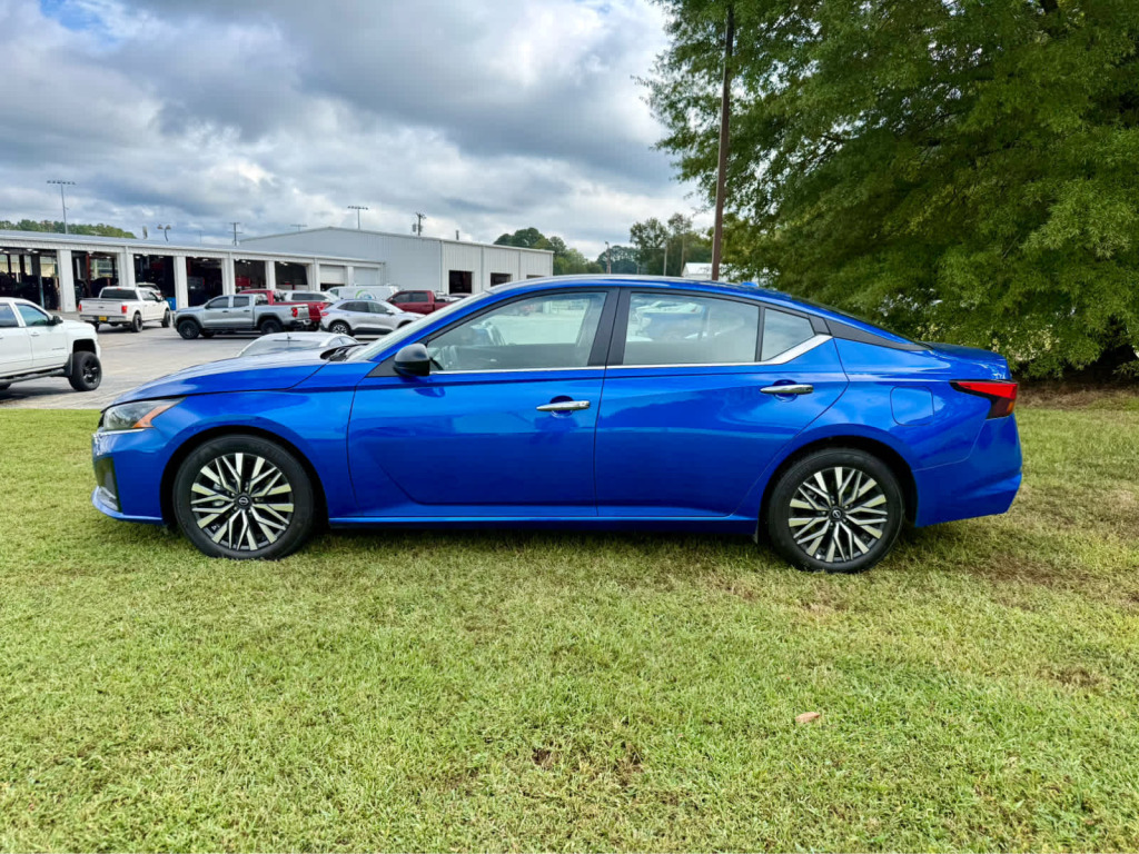 2025 Nissan Altima SV FWD