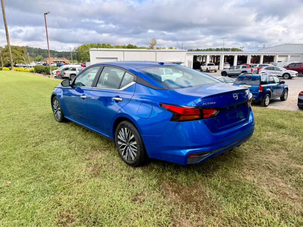 2025 Nissan Altima SV FWD