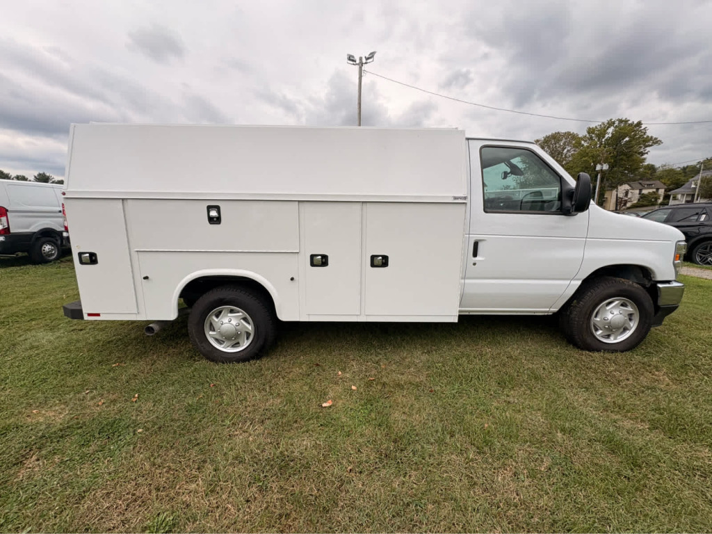 2026 Ford E-350 Cutaway 