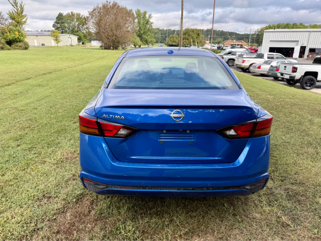 2025 Nissan Altima SV FWD