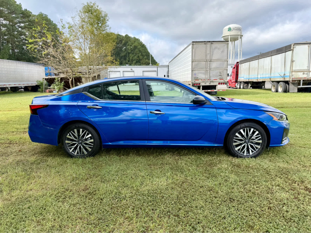 2025 Nissan Altima SV FWD
