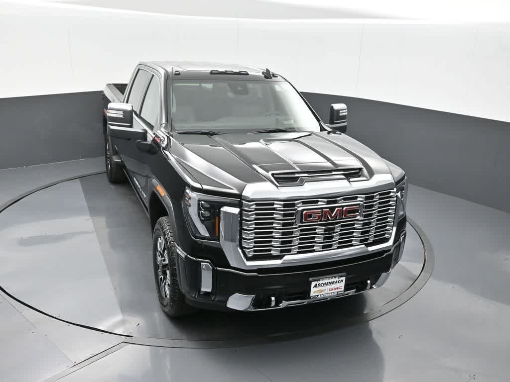 2025 GMC Sierra 2500HD 4WD Crew Cab Standard Bed Denali