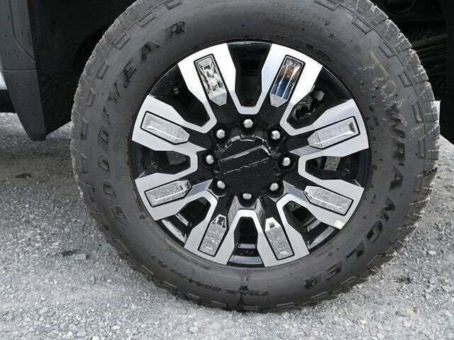 2025 GMC Sierra 2500HD 4WD Crew Cab Standard Bed Denali