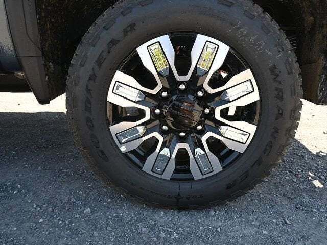 2025 GMC Sierra 2500HD 4WD Crew Cab Standard Bed Denali