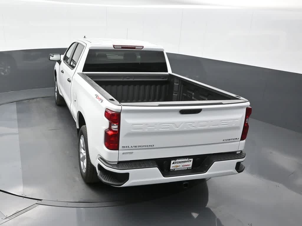 2026 Chevrolet Silverado 1500 4WD Crew Cab Standard Bed Custom