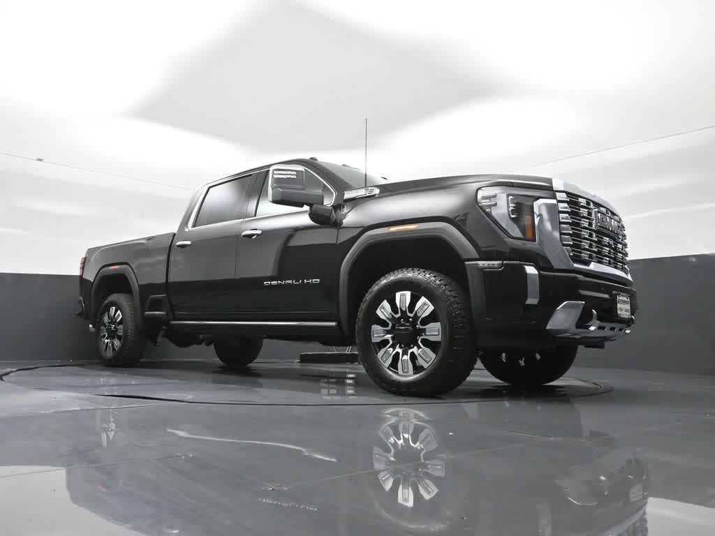2025 GMC Sierra 2500HD 4WD Crew Cab Standard Bed Denali