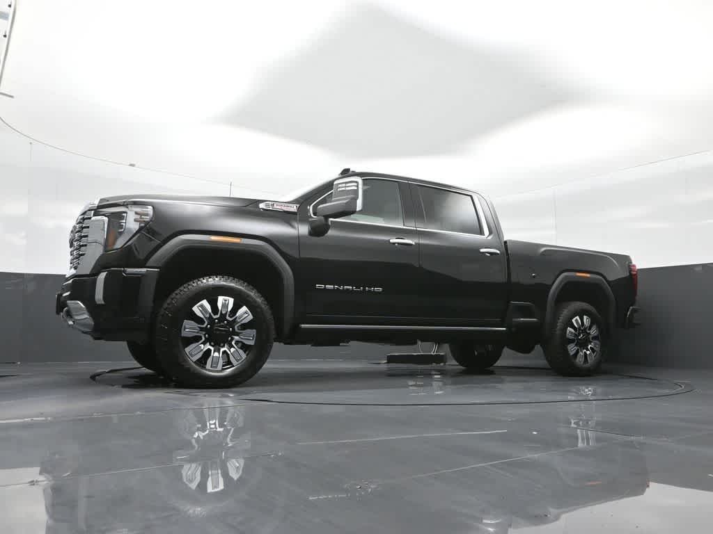2025 GMC Sierra 2500HD 4WD Crew Cab Standard Bed Denali