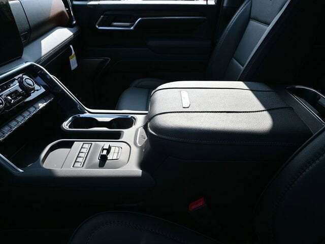2025 GMC Sierra 2500HD 4WD Crew Cab Standard Bed Denali