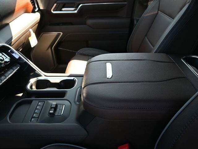 2025 GMC Sierra 2500HD 4WD Crew Cab Standard Bed Denali