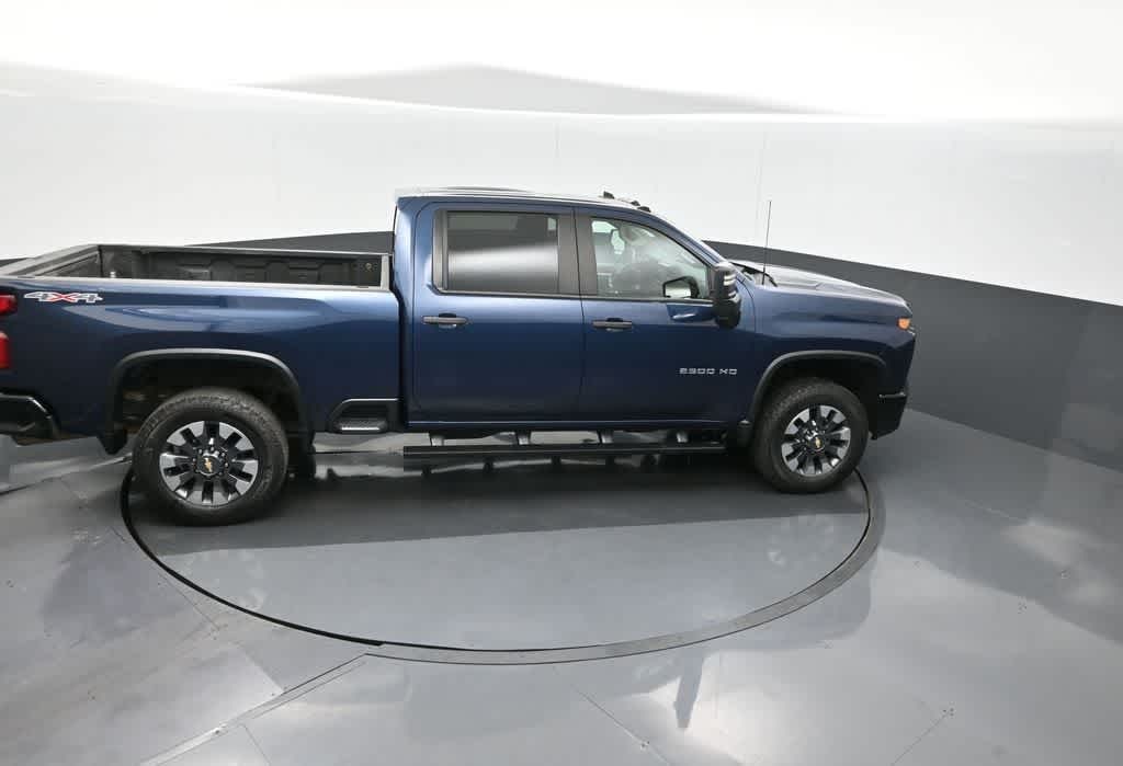 2021 Chevrolet Silverado 2500HD 4WD Crew Cab Standard Bed Custom