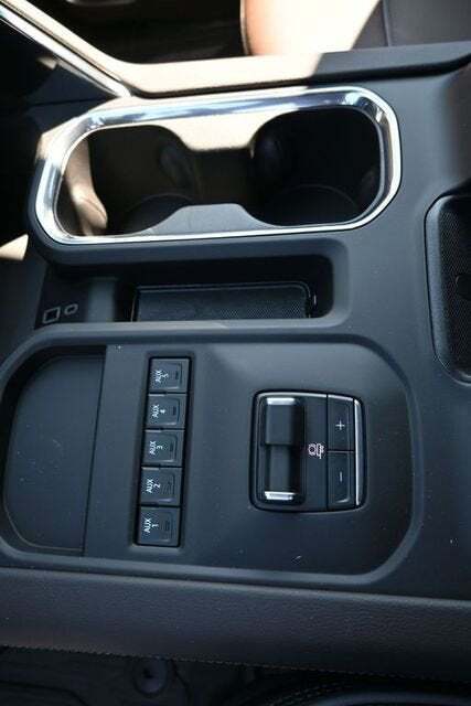 2025 GMC Sierra 2500HD 4WD Crew Cab Standard Bed Denali