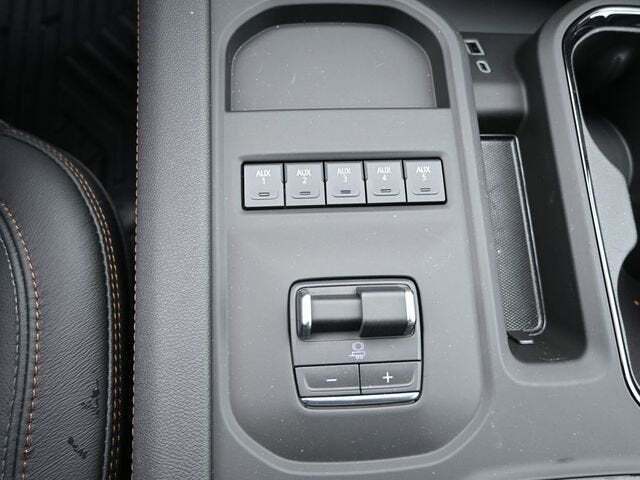 2025 GMC Sierra 2500HD 4WD Crew Cab Standard Bed AT4