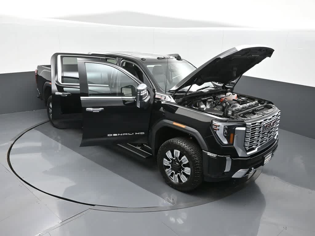 2025 GMC Sierra 2500HD 4WD Crew Cab Standard Bed Denali