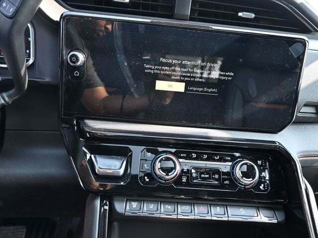 2025 GMC Sierra 2500HD 4WD Crew Cab Standard Bed AT4