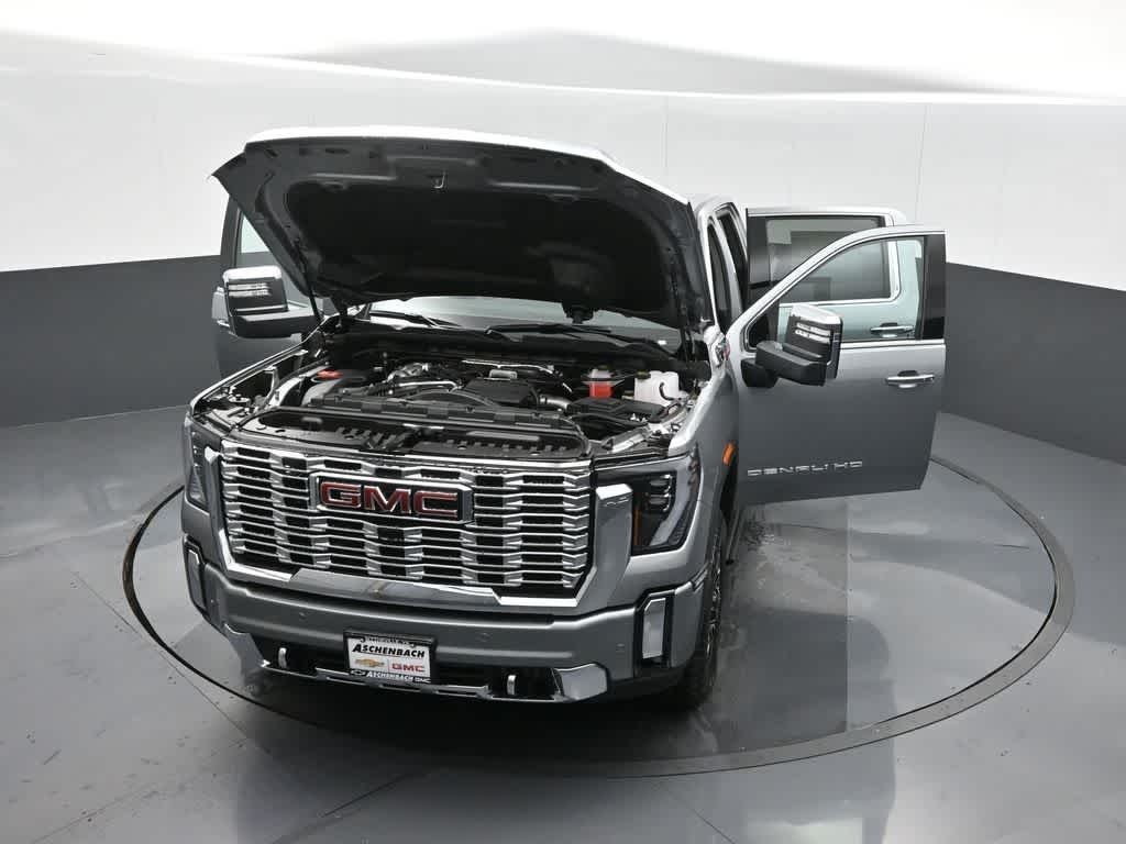 2025 GMC Sierra 2500HD 4WD Crew Cab Standard Bed Denali