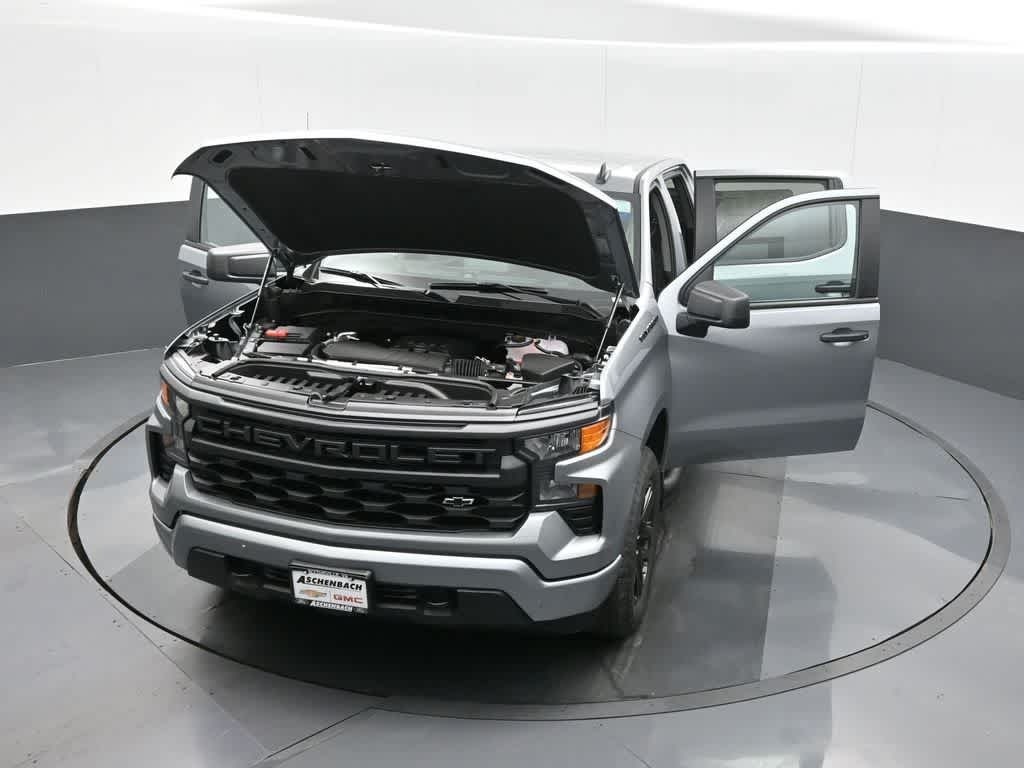 2026 Chevrolet Silverado 1500 4WD Crew Cab Standard Bed Custom
