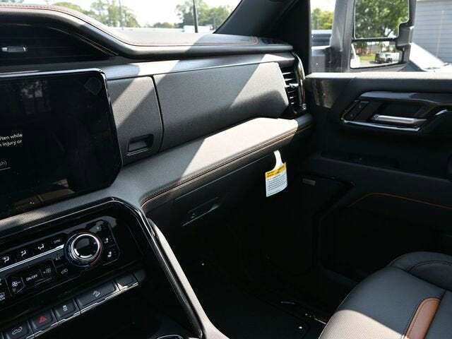 2025 GMC Sierra 2500HD 4WD Crew Cab Standard Bed AT4