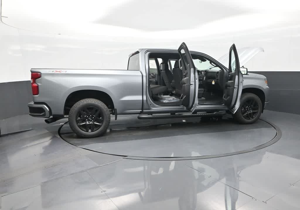 2026 Chevrolet Silverado 1500 4WD Crew Cab Standard Bed Custom