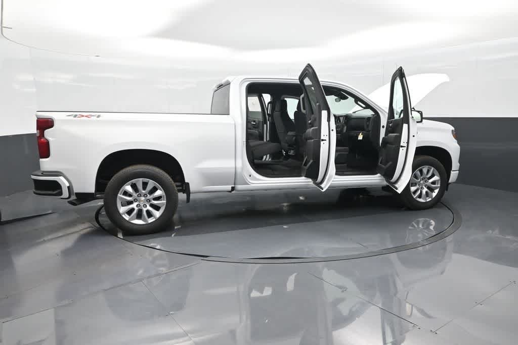 2026 Chevrolet Silverado 1500 4WD Crew Cab Standard Bed Custom