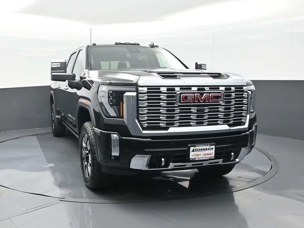 2025 GMC Sierra 2500HD 4WD Crew Cab Standard Bed Denali