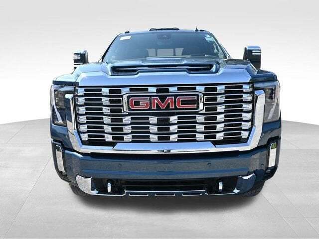2025 GMC Sierra 2500HD 4WD Crew Cab Standard Bed Denali