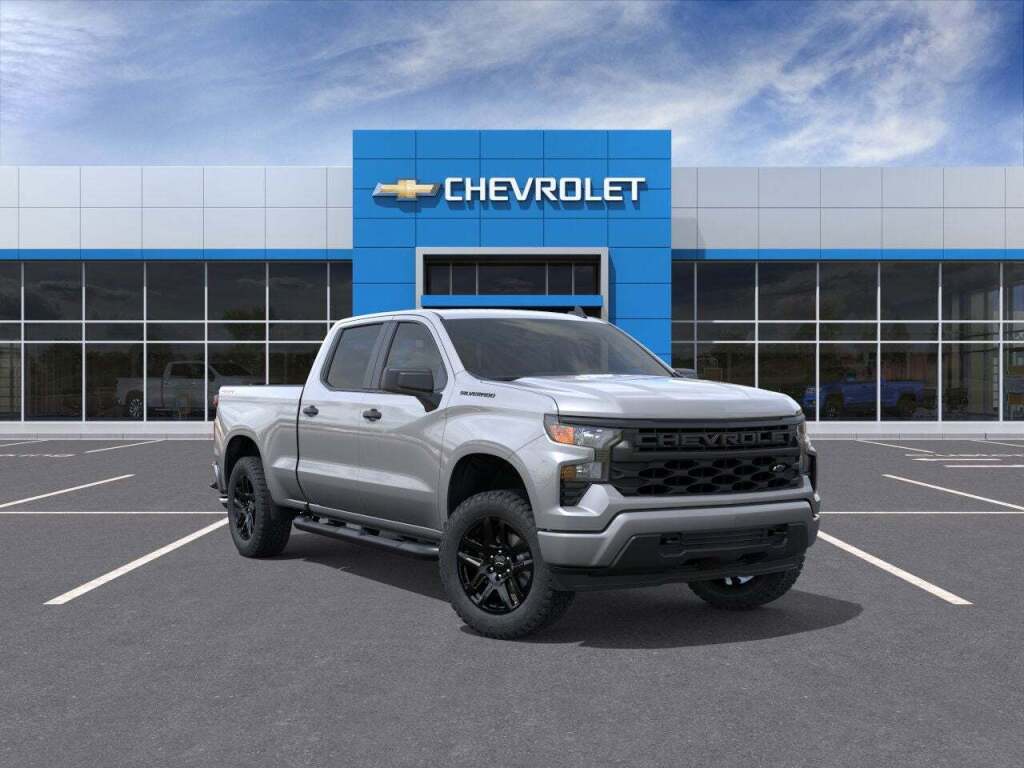 2026 Chevrolet Silverado 1500 4WD Crew Cab Standard Bed Custom