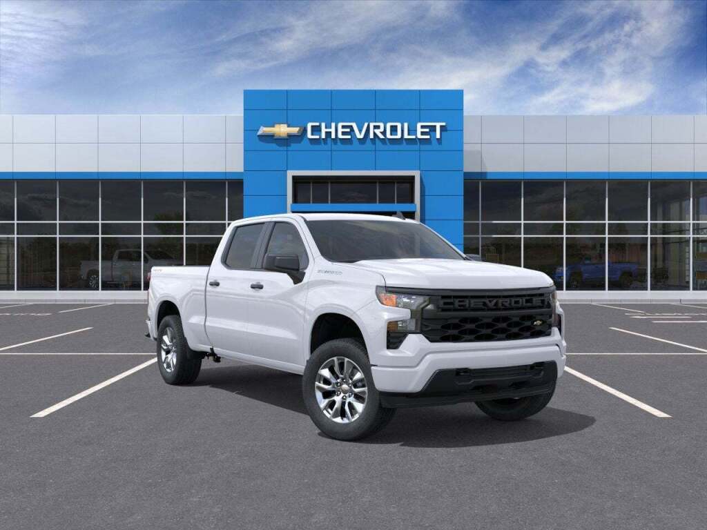 2026 Chevrolet Silverado 1500 4WD Crew Cab Standard Bed Custom