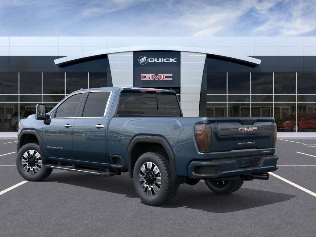 2025 GMC Sierra 2500HD 4WD Crew Cab Standard Bed Denali
