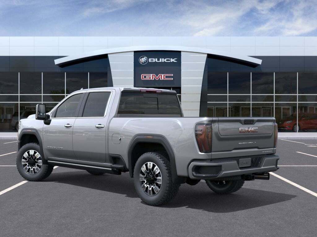 2025 GMC Sierra 2500HD 4WD Crew Cab Standard Bed Denali