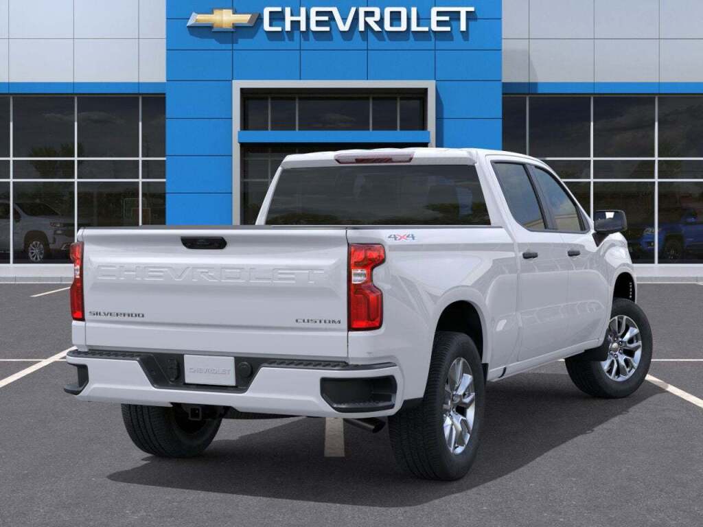 2026 Chevrolet Silverado 1500 4WD Crew Cab Standard Bed Custom
