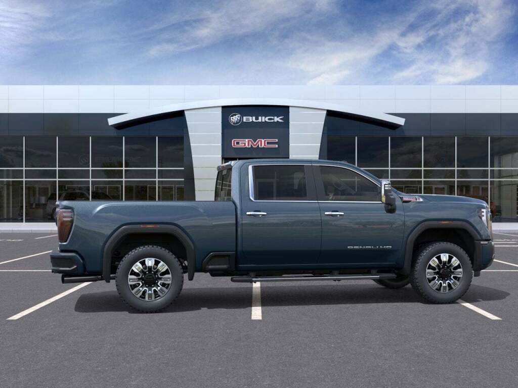 2025 GMC Sierra 2500HD 4WD Crew Cab Standard Bed Denali