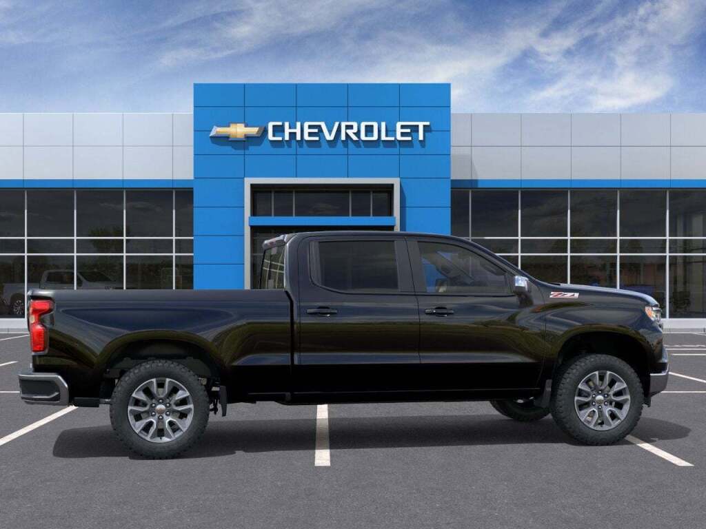 2026 Chevrolet Silverado 1500 4WD Crew Cab Standard Bed LT