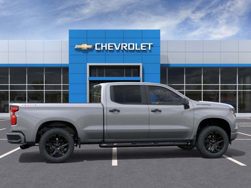 2026 Chevrolet Silverado 1500 4WD Crew Cab Standard Bed Custom