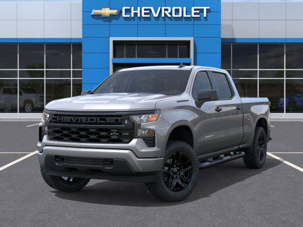 2026 Chevrolet Silverado 1500 4WD Crew Cab Standard Bed Custom