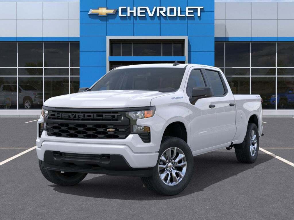 2026 Chevrolet Silverado 1500 4WD Crew Cab Standard Bed Custom