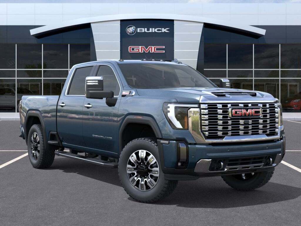 2025 GMC Sierra 2500HD 4WD Crew Cab Standard Bed Denali