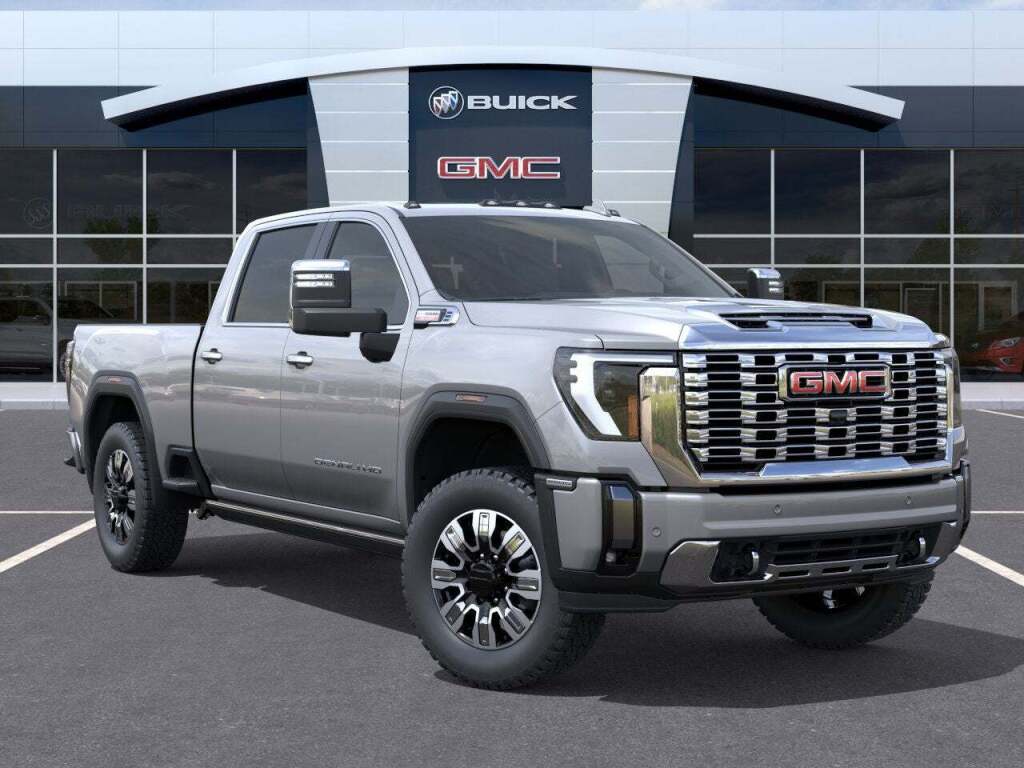 2025 GMC Sierra 2500HD 4WD Crew Cab Standard Bed Denali
