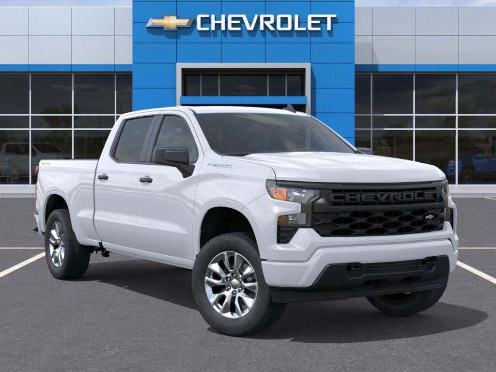 2026 Chevrolet Silverado 1500 4WD Crew Cab Standard Bed Custom