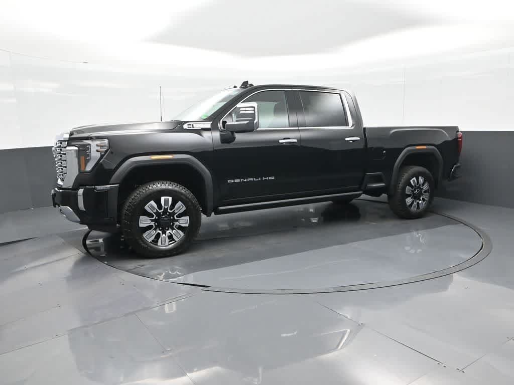 2025 GMC Sierra 2500HD 4WD Crew Cab Standard Bed Denali
