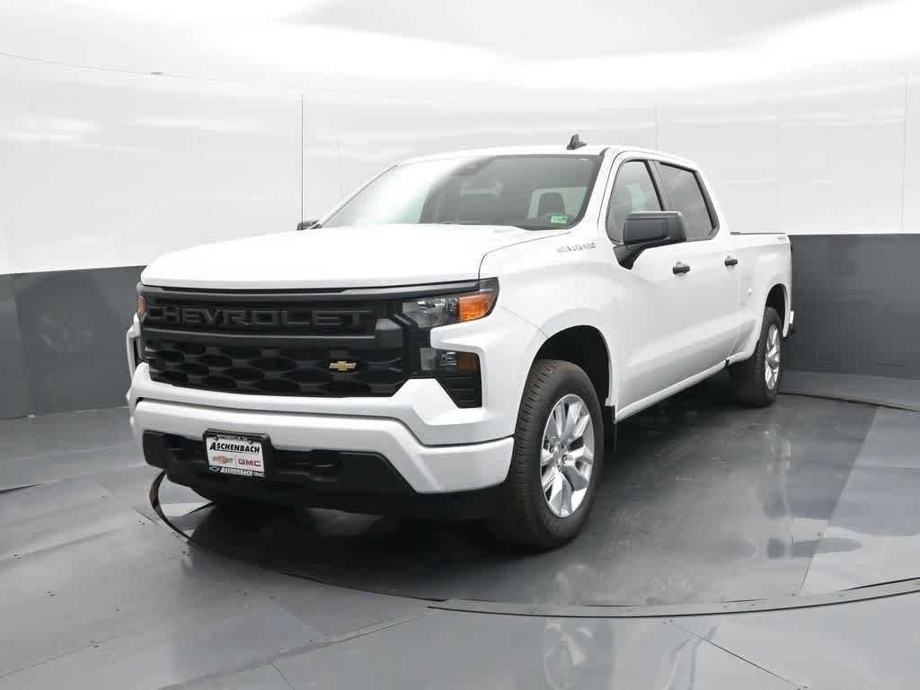 2026 Chevrolet Silverado 1500 4WD Crew Cab Standard Bed Custom