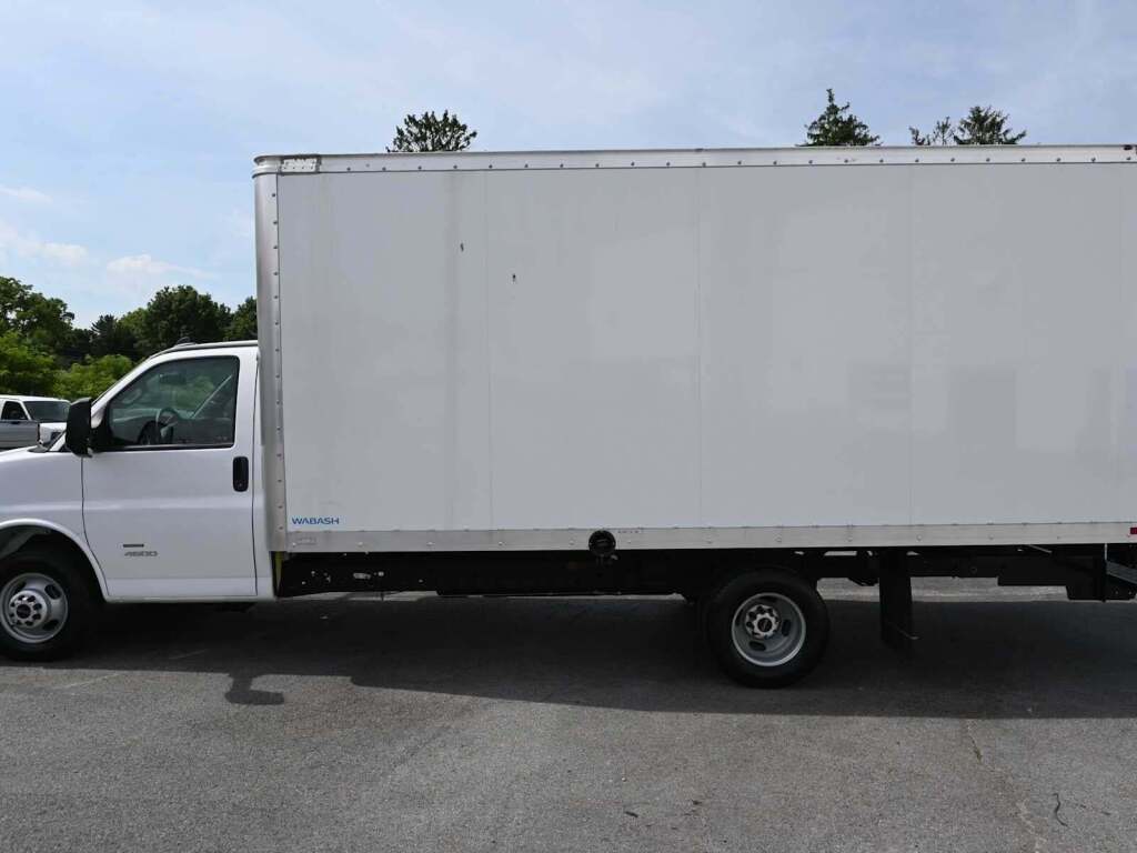 2023 GMC Savana Cutaway 4500 Van