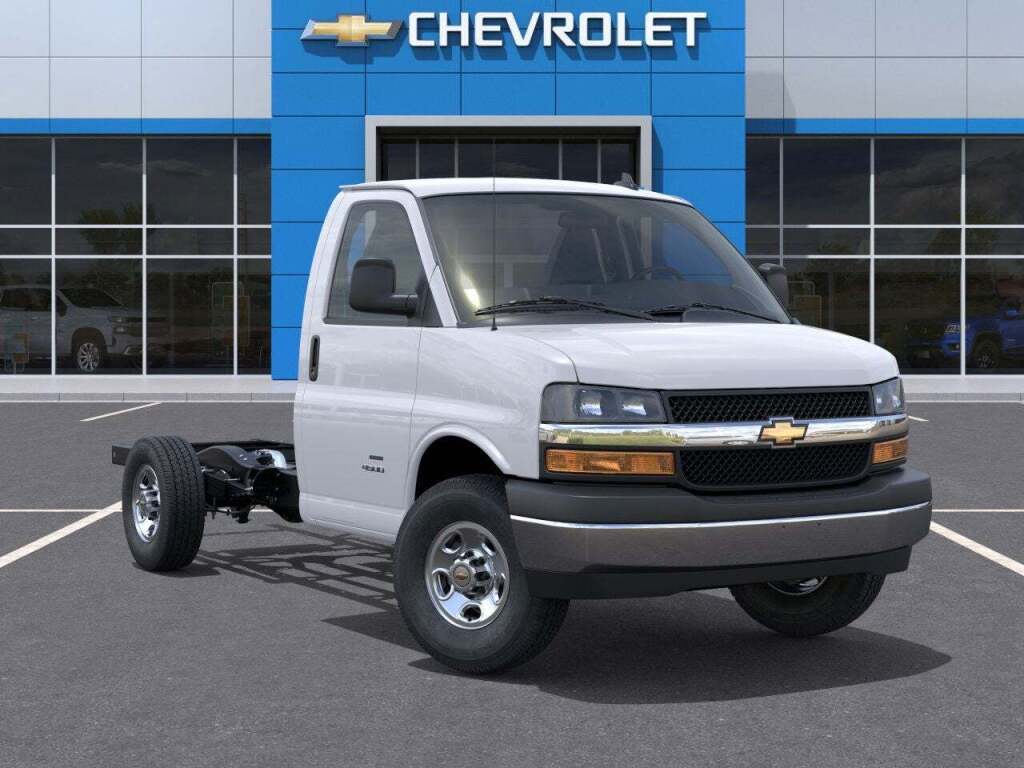 2025 Chevrolet Express Cutaway Work Van