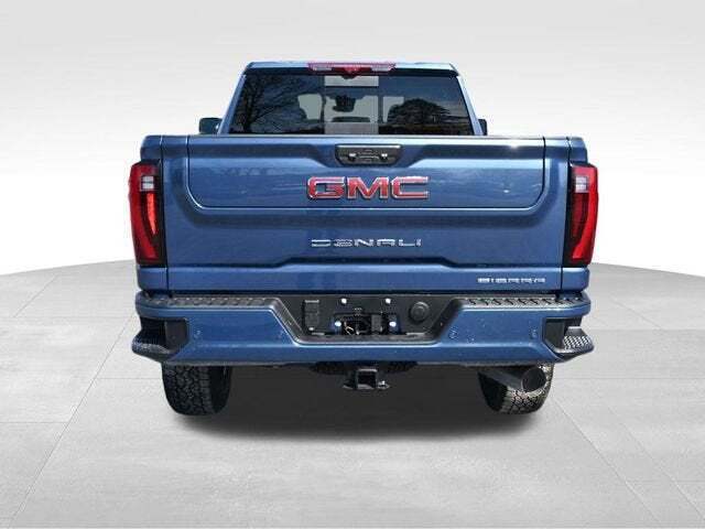 2025 GMC Sierra 2500HD 4WD Crew Cab Standard Bed Denali