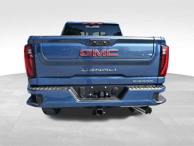 2025 GMC Sierra 2500HD 4WD Crew Cab Standard Bed Denali