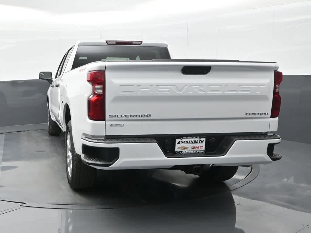 2026 Chevrolet Silverado 1500 4WD Crew Cab Standard Bed Custom